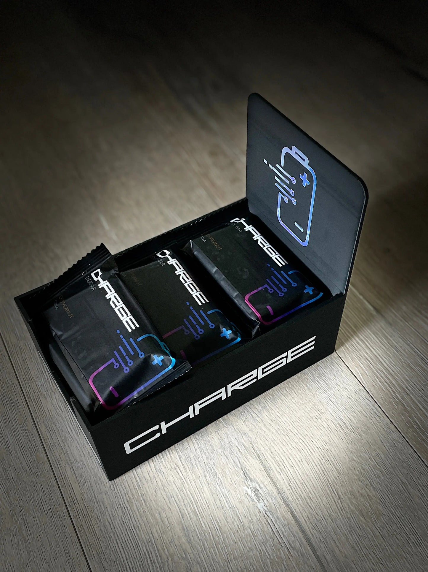 Cocos Cherry – Alt-Texte (DE & EN)
DE: Veganer Energie Riegel Cocos-Cherry – fruchtig, glutenfrei und ideal für unterwegs.
EN: Vegan energy bar Cocos-Cherry – fruity, gluten-free and perfect for on the go.
DE: Cocos-Cherry Riegel für Radfahrer – schmilzt nicht, passt in jede Trikottasche.
EN: Cocos-Cherry bar for cyclists – doesn’t melt, fits in any jersey pocket.
DE: Leichter Sport Riegel mit Kokos und Kirsche – perfekt für Wanderer und Outdoor-Fans.