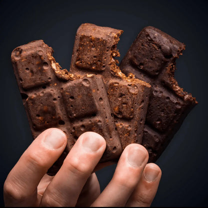 Auswahl an gesunden Energieriegeln ohne Zuckerzusatz – Charge Energy Bar Testset